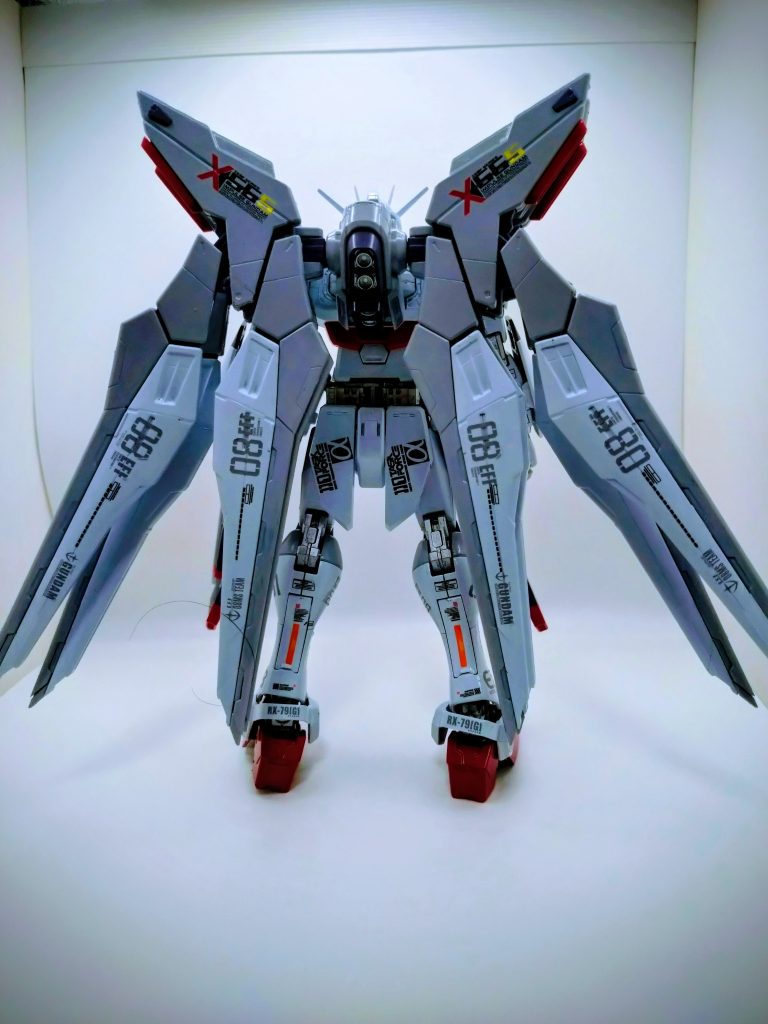 ウイングユニットも、ブランシュのカラーリングならこんな感じかと構想して塗装してみました。