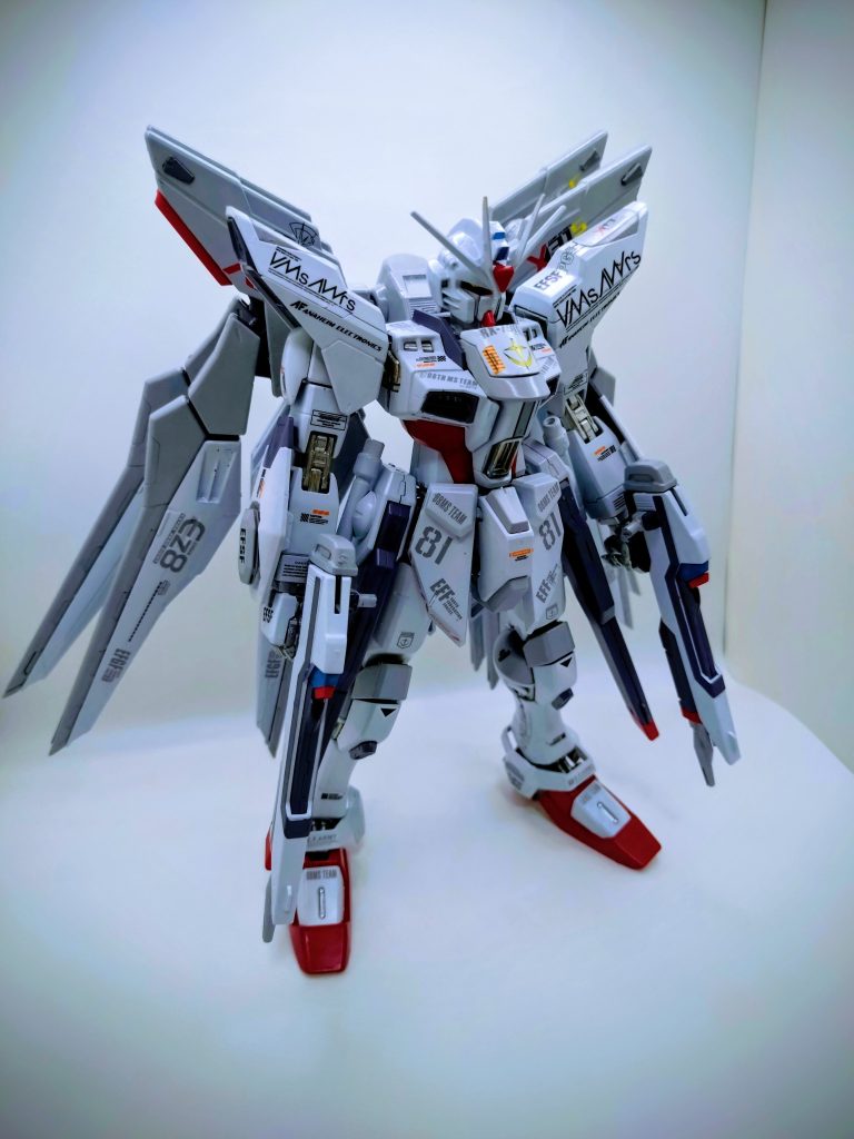 ライフル等は、ブランシュに無いので、これもホワイト、グレー、レッドの組み合わせで。