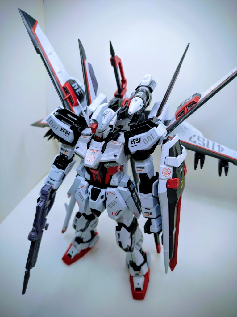 シンプルなカラーリングですが、レッド、ライトブルー、ティターンズブルー１の組み合わせ、何気に相性合うな〜って。