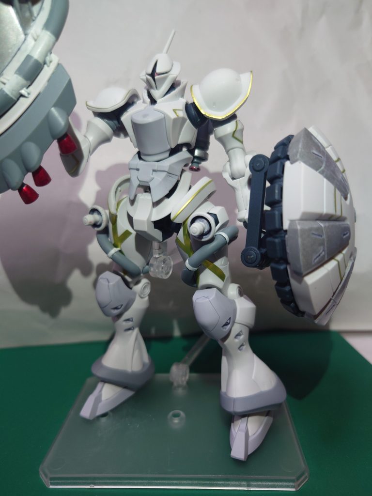 ハクジとシールド以外はほぼ素組みで、足の一部に墨入れ、一部塗装です