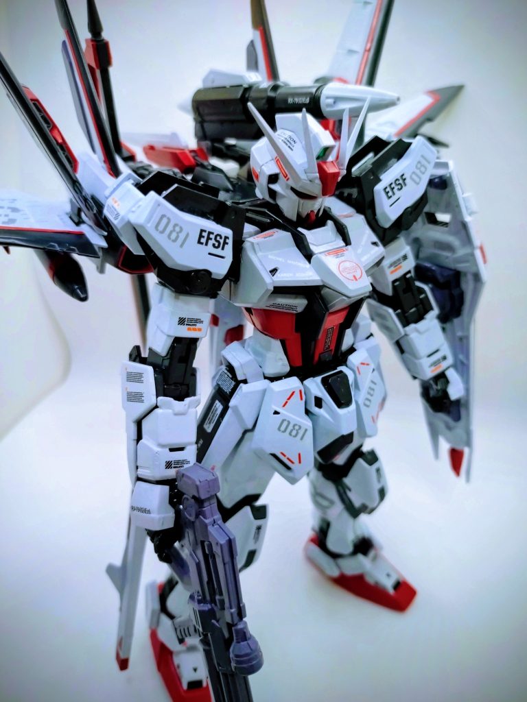 基本色は、ブラックナイトスコードカルラライトブルー。他にジークアクスレッド。関節等はティターンズブルー１、ミサイル等はガンダムルプリスグレー、他にデスティニーSPEC２ライトグレーでシンプルに仕上げ。