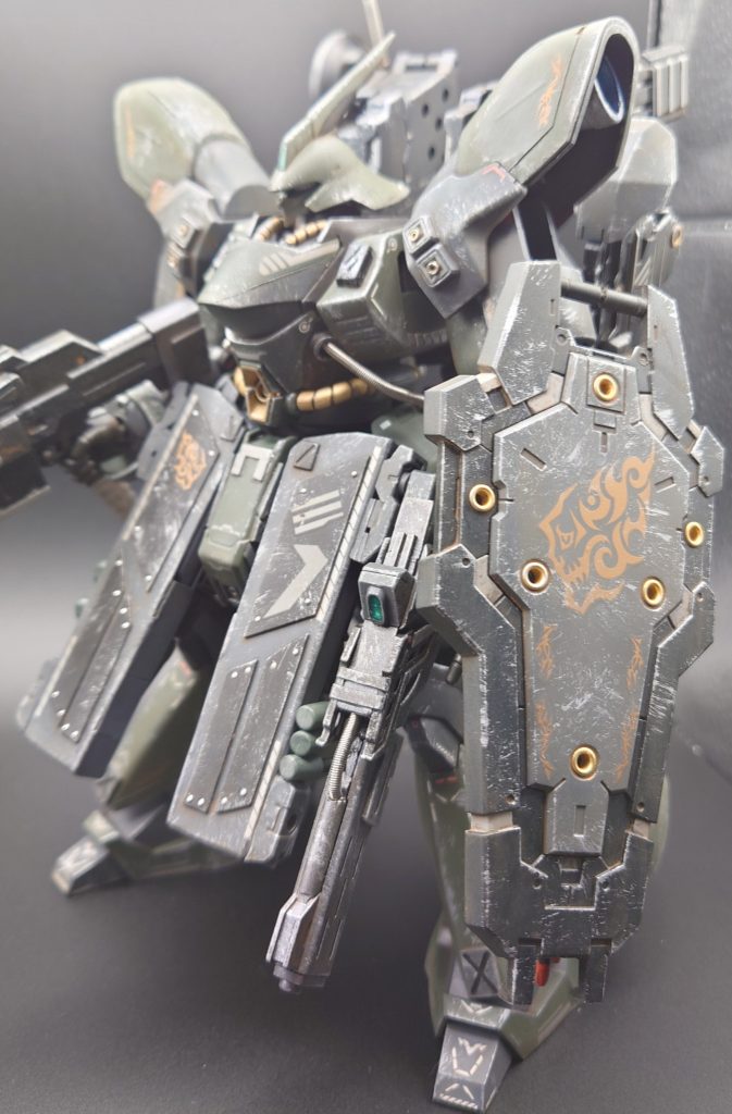 大型シールド 正面から撃ち合う際に機体を守るため、シールドを大型化したもの。