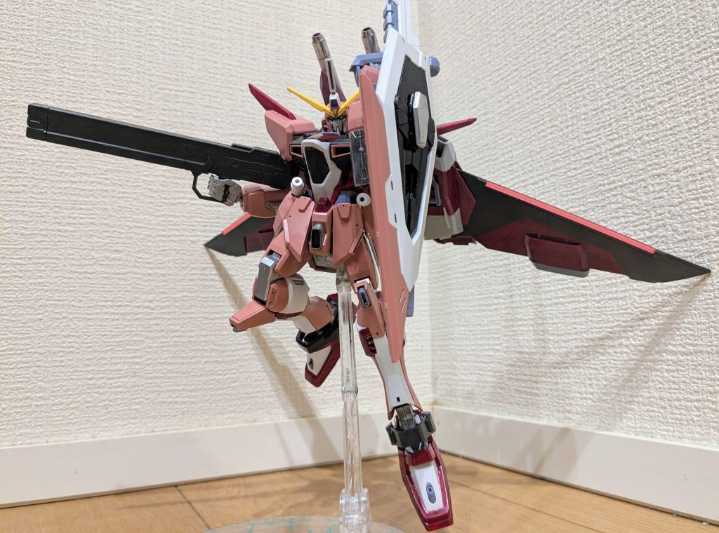 イメージ写真に寄せてその2。シールドは以前イモジャ風に仕上げたそのままにしておきました。そのままで十分カッコいいな〜て思ったのと、塗装剥がすのが面倒だったもので(笑)