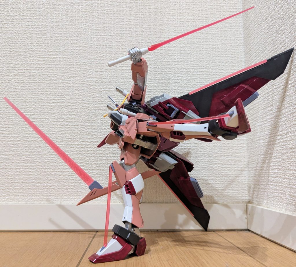 イメージ写真に寄せてその3。インジャと言ったらこのキックポーズ!⋯と、思ったのですが、やはり可動域は旧キットに限界がありました(笑)