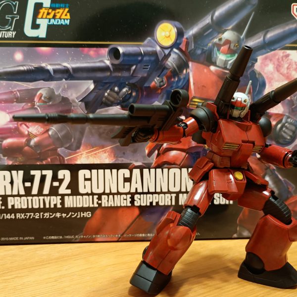 頭部と赤部分の1色目完了しました💦その場の思いつきでジークアクスレッドを選択しましたがなかなか良きです✨️✨️なんかアメリカンチェリーみたいで美味そうだ🍒2色目重ねるの楽しみです🔥顔もイケメンに仕上がりました!!アップにするとバルカンの塗りが雑やな💦墨入れでごまかせるかwww明日はグレーの1色目、ファントムグレーの予定です。（4枚目）