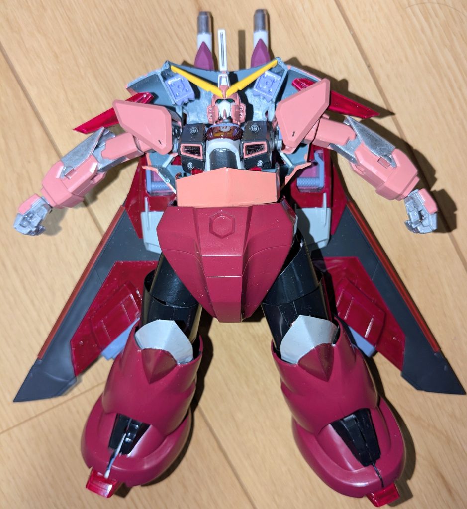 ひっくり返してこんな感じ。中に入っているのが分かりやすい１枚。ここに、前部装甲をはめ込みます。