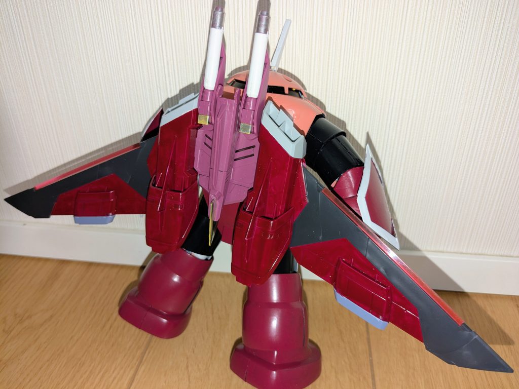 バックショットを１枚。こちらもけっこう様になって良かったです！ただ、旧キットin旧キットなので、ただでさえ可動域が狭い上にさらに制限されております…。下半身に至ってはほぼ固定です（笑）