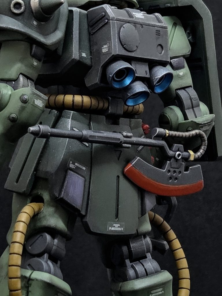 細部に少し差し色でグレーやシルバーを入れたので、情報量が増えたのも個人的満足度アップです！ ユニコーンVer.の特徴はザクバズーカ装備！ってことで、ポージングもバズーカ持たせて♬