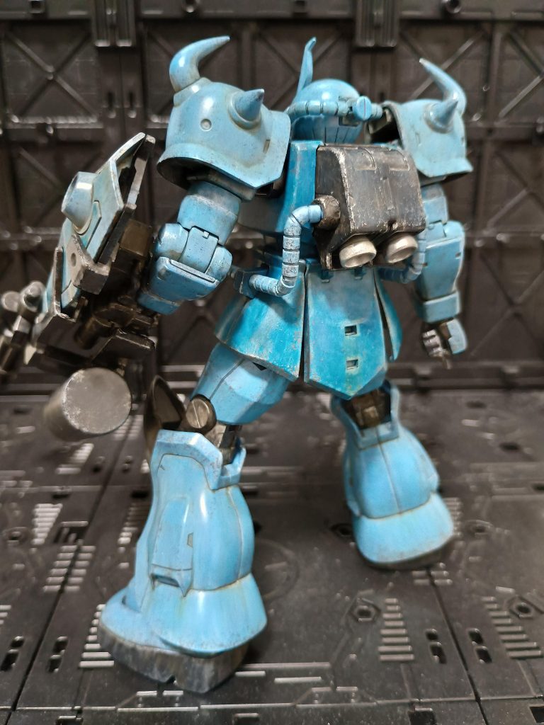 武器や関節にはシルバーのドライブラシを入れました。擦れた金属感が好きでお気に入りです✨️✨️エッジ部分にチッピングが全然効いて無いですね。改めて写真を見るといろいろ気になってきます💦