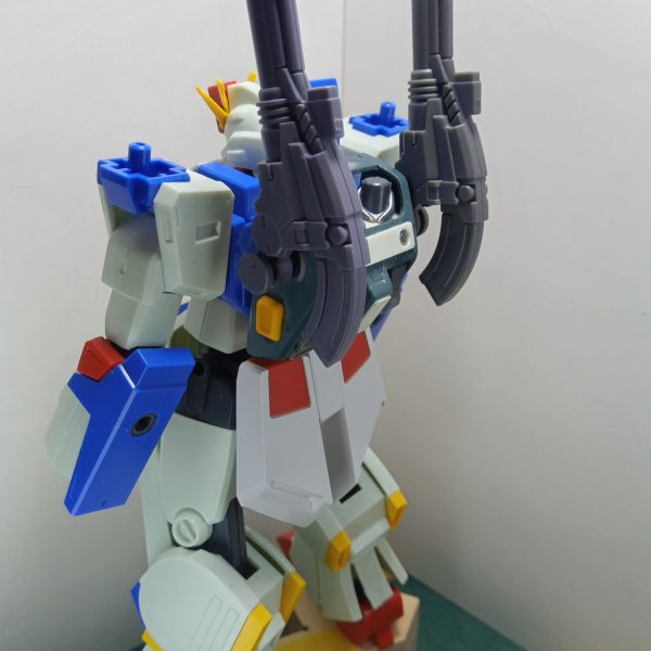 ダブルゼータの特徴的なバックパックをあっさり捨てまして、ジャンクボックスにあったMGザク２ver.1.0のバックパックを移植しました構想としては陸戦型ダブルゼータを考えてます（3枚目）