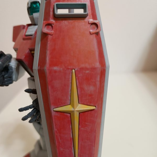 関節等細かい部分はまだですが大まかな外装の塗装が完了しました🎨今回のジムはかなり薄塗り、下地活かしができた気がします✨️✨️ウォッシングするのが楽しみです!!娘に見せたらゲルググ?って言われましたwwwちゃんと正史ではジムと言って連邦一のやられメカだと教育しときました!!（2枚目）