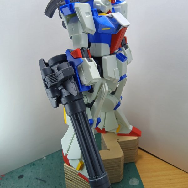 ダブルゼータの特徴的なバックパックをあっさり捨てまして、ジャンクボックスにあったMGザク２ver.1.0のバックパックを移植しました構想としては陸戦型ダブルゼータを考えてます（6枚目）