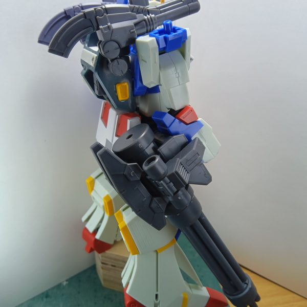 ダブルゼータの特徴的なバックパックをあっさり捨てまして、ジャンクボックスにあったMGザク２ver.1.0のバックパックを移植しました構想としては陸戦型ダブルゼータを考えてます（7枚目）