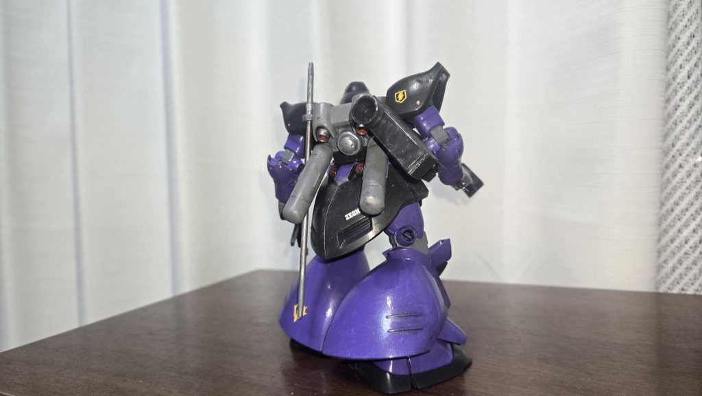 久しぶりに食玩以外の物を作ったので広い面(ふくらはぎ等)の塗装に苦労しました😅