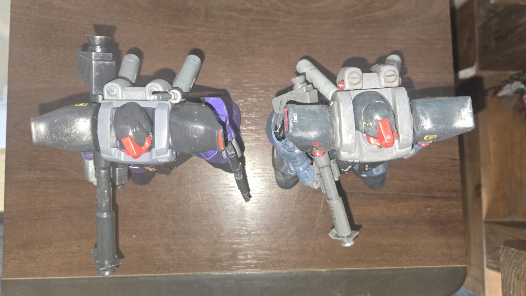 ついでに上からの比較です。からだの厚みは旧キットの方が厚いです！自分は昭和のおじさんなので旧キットの方が体型とかもですがボックスアートとかイロイロひっくるめて旧キットの方が好みです(笑)皆さんはどうですか？