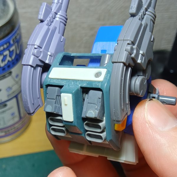 ダブルゼータの特徴的なバックパックをあっさり捨てまして、ジャンクボックスにあったMGザク２ver.1.0のバックパックを移植しました構想としては陸戦型ダブルゼータを考えてます（5枚目）