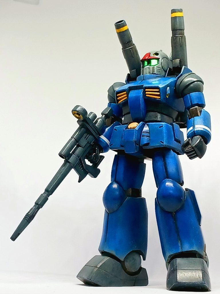 このキットは正直、作るのが【面倒くさい】です。モナカなので、合わせ目処理が必要ですし、後ハメ出来ないパーツ構成のため、中に入れるパーツを先に塗装して、接着する等、手間がかかります。でも私は、この【面倒くささ】が大好きです😄この【面倒くささ】がガンプラの醍醐味というか、面倒なほど完成した時の喜びが大きいんですよね(変態?)。このキット、イロプロやスナップキットに満足出来ない方にオススメです😙