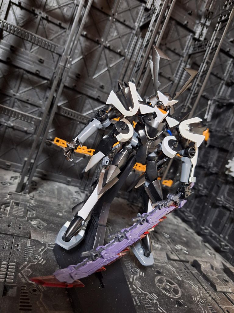 機動戦士ガンダム00に出てくるモビルスーツはなんでも好きですが2ndシーズンの我がグラハ•••いや、MR.ブシドーの最終乗機であるスサノオも好きで、素組しました。