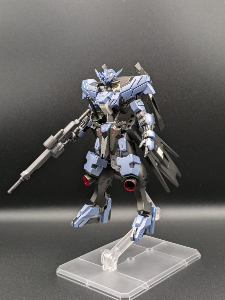 全体図です。青色はタミヤのパールライトブルーを使用しています。フレームは焼鉄色、黒色は黒鉄色です。パールライトブルーがいい感じだったのでトップコートは吹かずメタリック仕上げにしています。