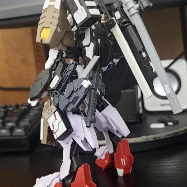 コンセプトは射撃寄りのバルバトスメインの画像は4月のものです11月になってようやく完成が見えて来ました（4枚目）