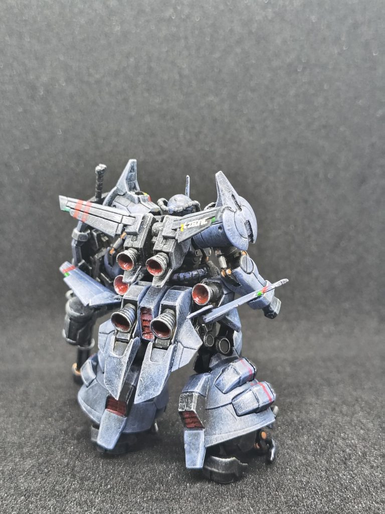 いかにも機動力高そうなバックパックたまらん部分塗装、ライン引き、デカール貼って仕上げました。