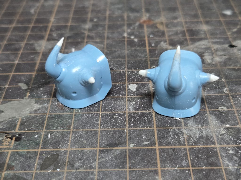 工作はスパイクアーマーの先端を尖らせる加工だけです。