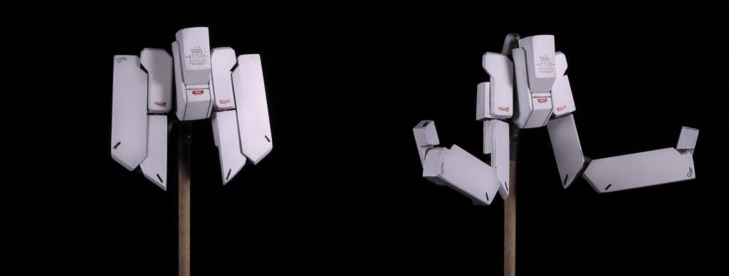 腰アーマーは懐に入られた時用に隠し腕を装備させています。