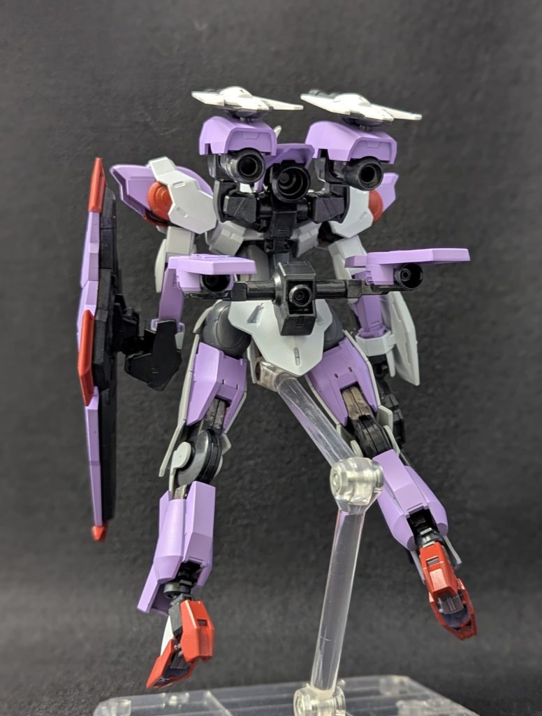 背部スラスター類は従来のグラスレー社のものを大きく上回る推力のものとなっているなお肩部にガンビット腰部にシールドビットが設置されている