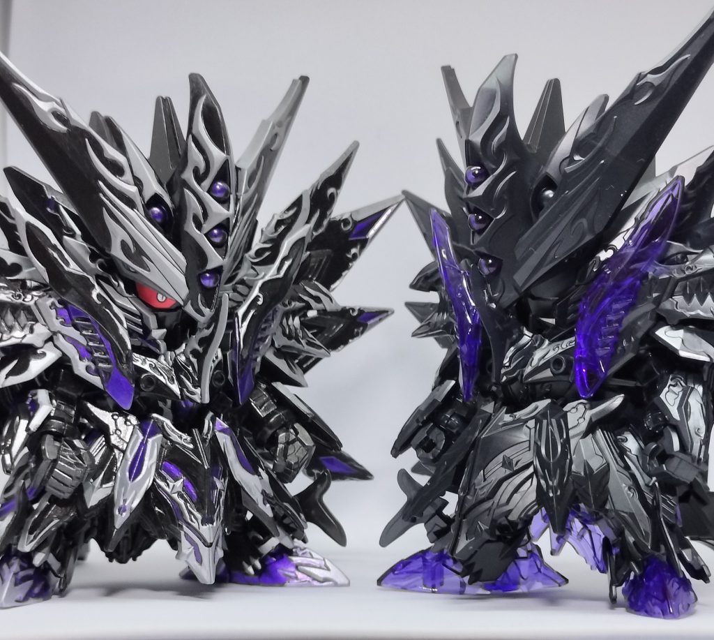 握り手はビルダーズハンド角（大）にキット付属の手首から手の甲とボールジョイントを移植してますまた各部丸すぎる箇所は少し削ってシャープ化してます 塗装レシピ銀　Mr.カラースプレー　銀黒　水性ホビーカラー　メタルブラック紫　RAYSTUDIO　メタリックカラーマーカー　メタリックパープルサフで色を統一した後銀を吹いて、筆やイージーペインターで黒、マーカーと筆で紫を塗った後マジックリンで拭き取りしてますマーカーもマジックリンで落ちたのはありがたかったです