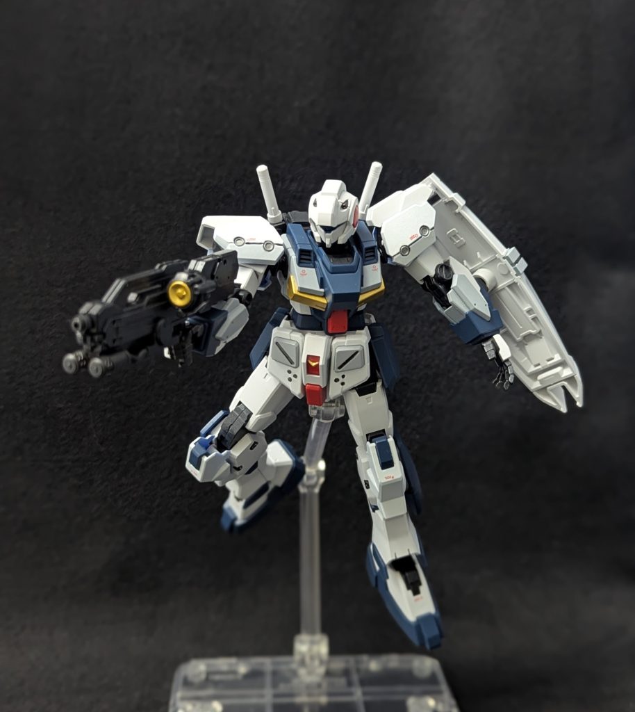 武装はシンプルにライフルとサーベルのみなのでアクションポーズを頑張りました