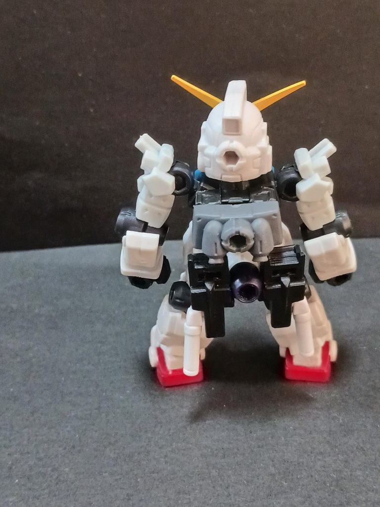 ビームサーベルユニットは下に移動。ここからはポージング集をどうぞ！