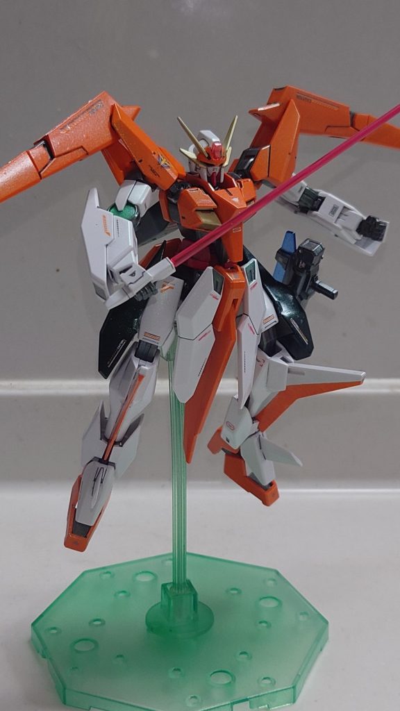 武装３　GNビームサーベル腰部フロントアーマーに2本格納されています！