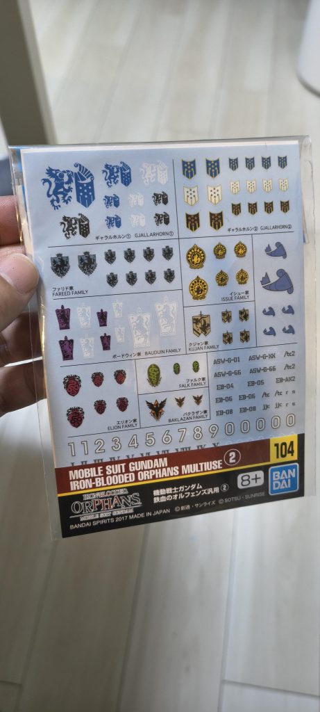 ワゴンにて80円で購入。肩アーマーの家紋二カ所しか使ってませんが。