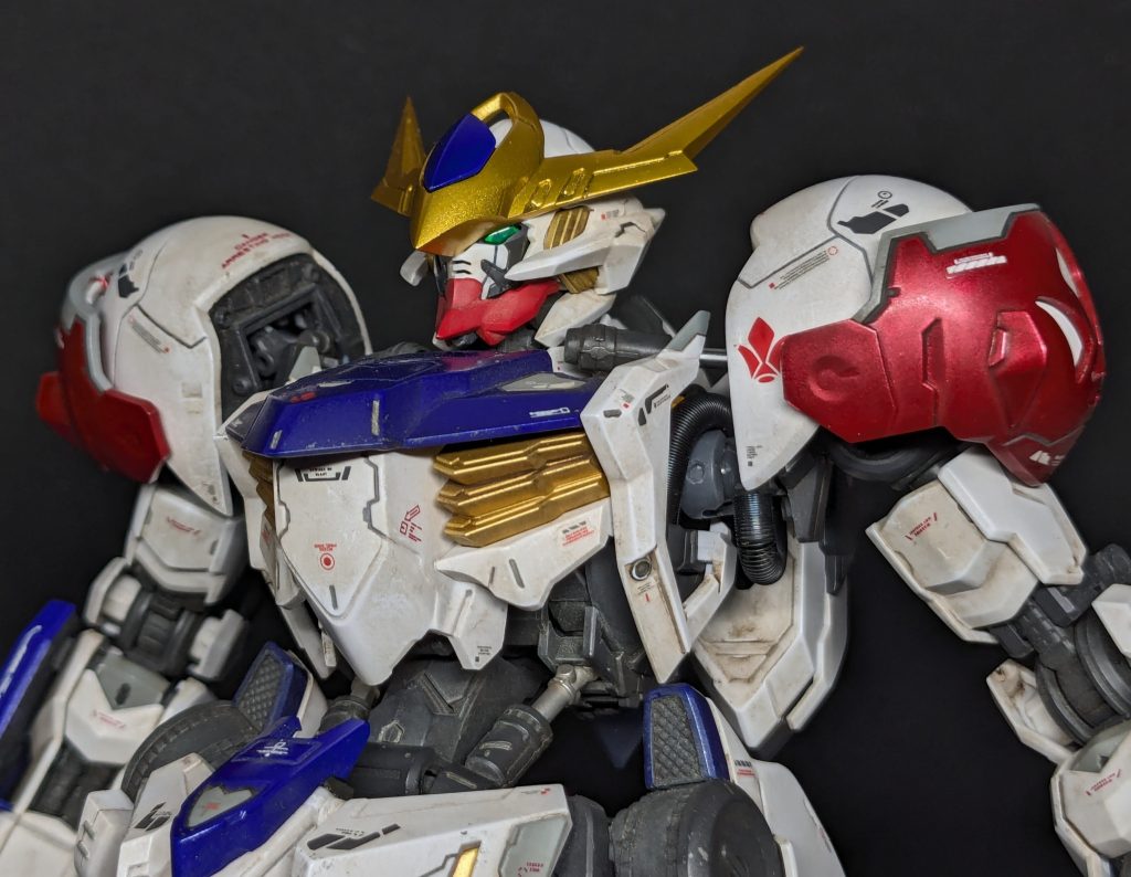 目自体も少し小さくなるよう、外側を少し削りました。肩関節に仕込んだボールジョイントがほぼ剥き出し…これ以上の解決策浮かばず…一旦気にしない事に😅