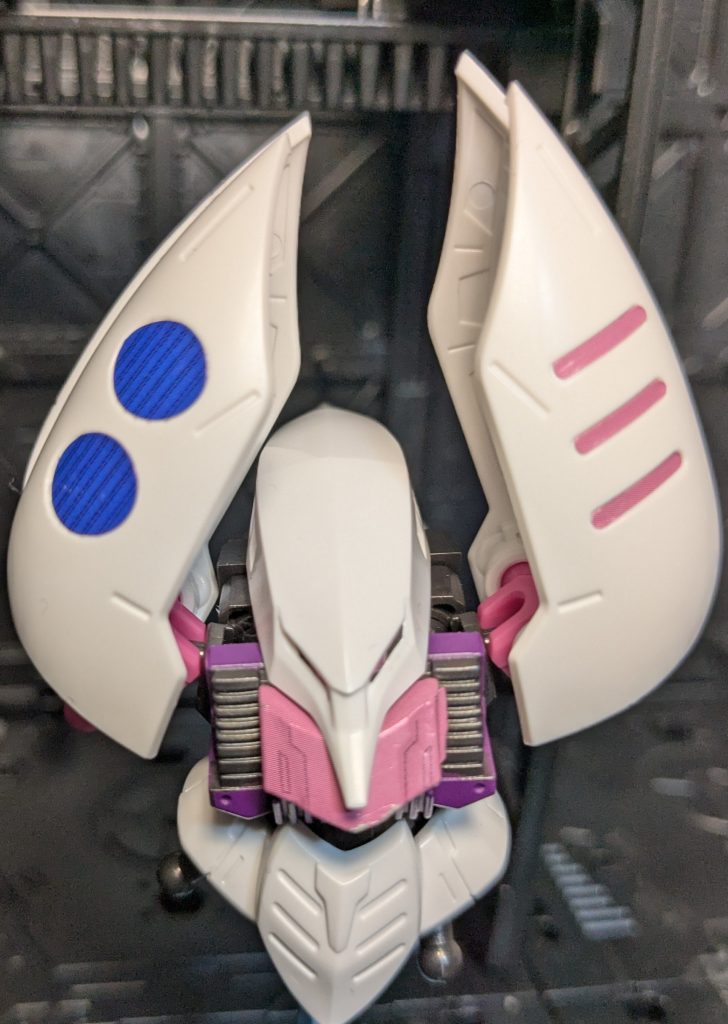 変形②　左右の肩パーツを交換します