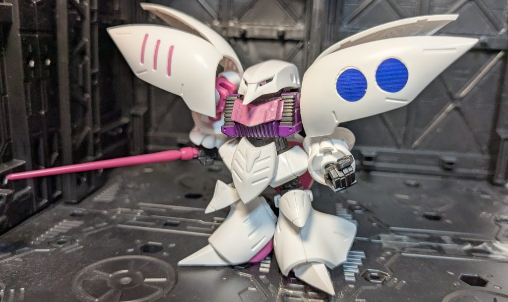 ビームサーベルと平手パーツが付くのでお得です。