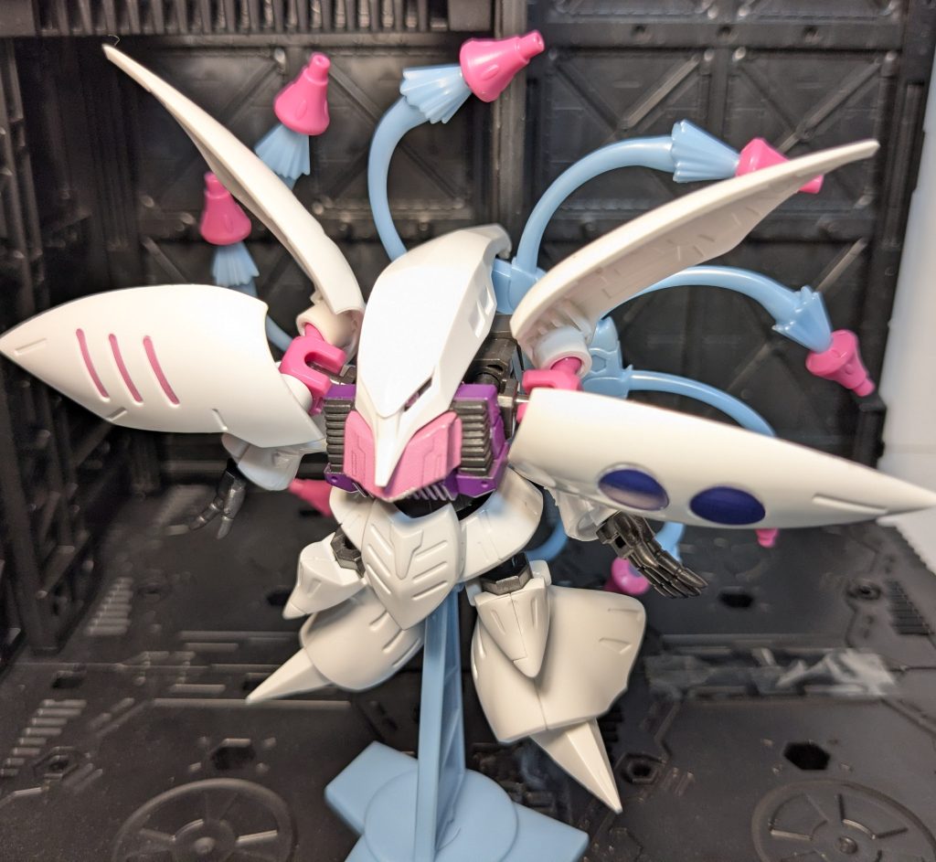 EXパーツでファンネルと台座を付けられます。