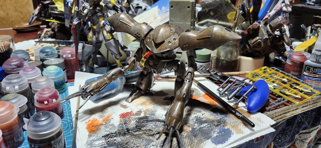 　　　　　　独白俺は最近シタデルカラーによるウェザリングの優位性を検証していたガイアエナメルとは別の良さがあると信じて試しにテクニカルのTYPHUS CORROSIONを使ってみる生々しく滑りを帯びたオイル汚れを表現できた 値は張るが手軽に極上の質と仕上がりを与えるこれらに惹かれていた