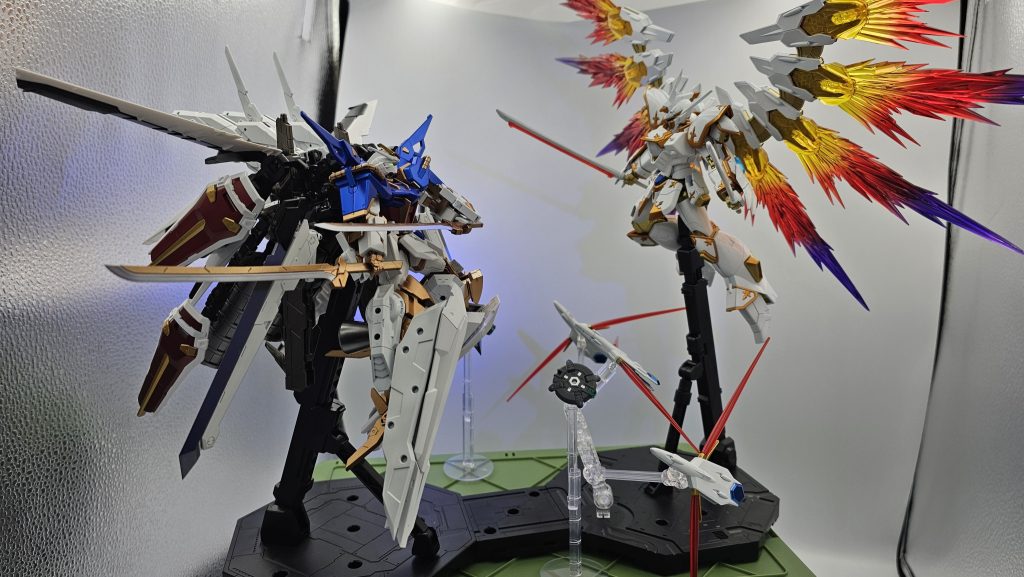 カルラと撮影。カルラ用のドラグーンスタンド欲しいですね…足が足りない…ちなみに当然ですがカルラ相手だとまず勝てません。（他のブラックナイトもキツイです。）ただドラグーン含めて損傷は与えやすい装備なので傷を付けて装甲を弱体化くらいは出来るかも？w以上、前回投稿の修正込みでの投稿でした。閲覧ありがとうございました。