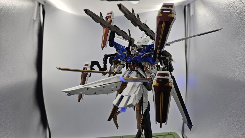 フルバーストモード。ビームキャノンは上下に展開可能。