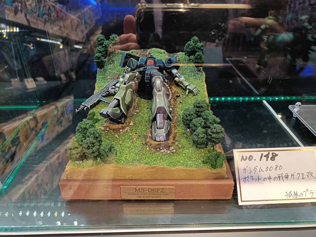 作品名：ピエリ守山で展示中です。<p>滋賀県守山市にあるショッピングモール　ピエリ守山1階の模型店「attratopia(あらとぴあ)」さんで本日より12月6日頃まで、以前作製したザクⅡ改を展示して頂いております。 もし良かったら、見てやって下さい!</p>
