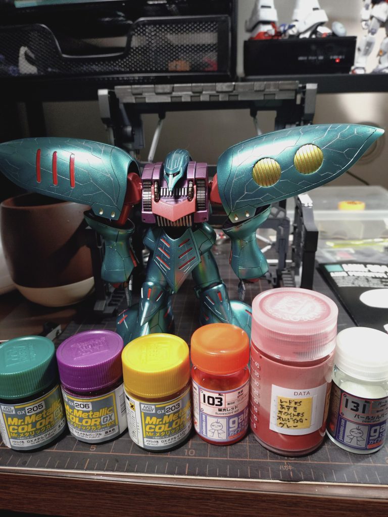 カラーは、サーフェイサーはブラックでシルバーを下地色とし基本、あまり調色せずMr.メタリックカラーで塗り分けました。