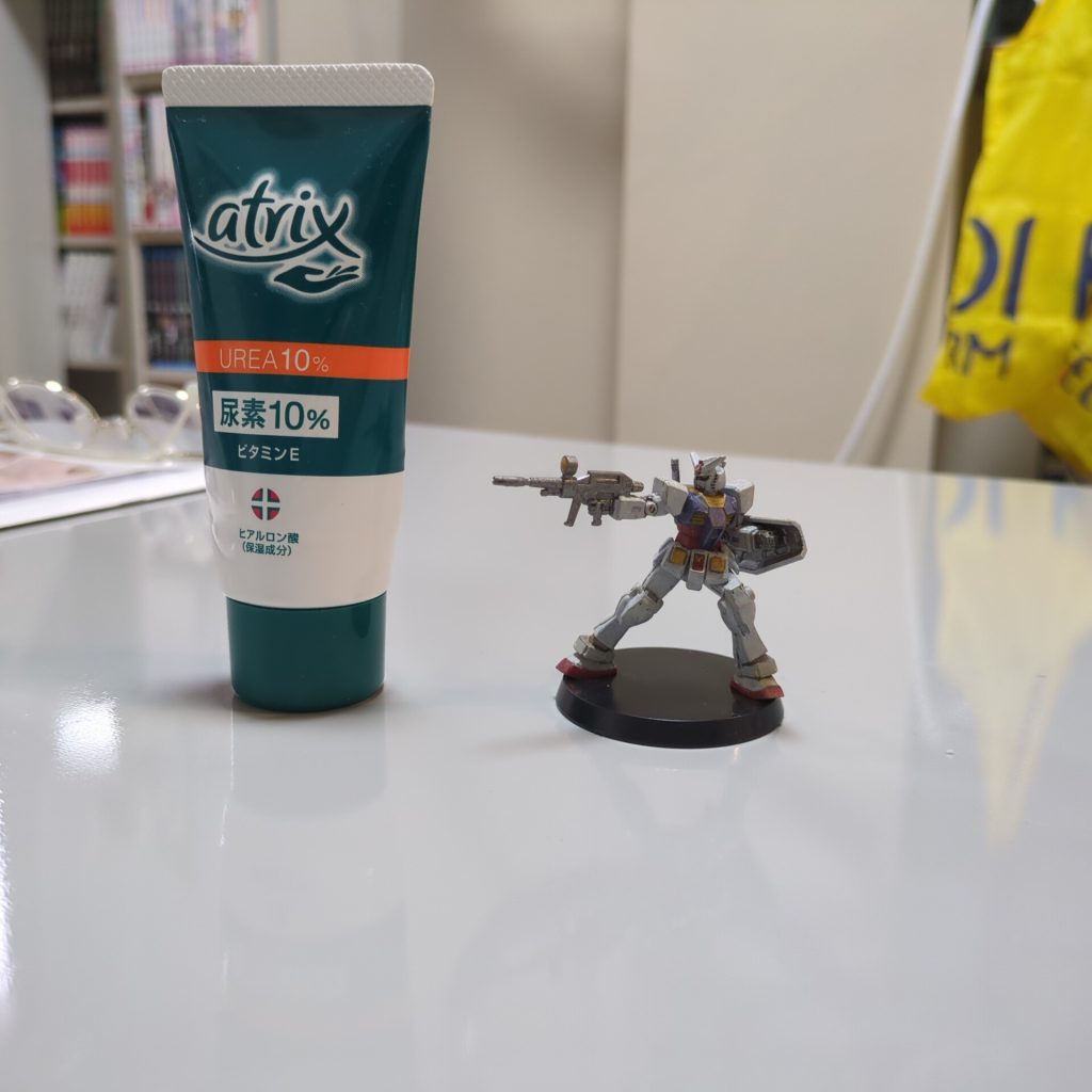 小さいプラモデルに筆塗りするのは初挑戦でしたが、なかなか良い感じに仕上がったので満足です。久しぶりの筆塗り楽しかった…最後まで見て頂きありがとうございました！