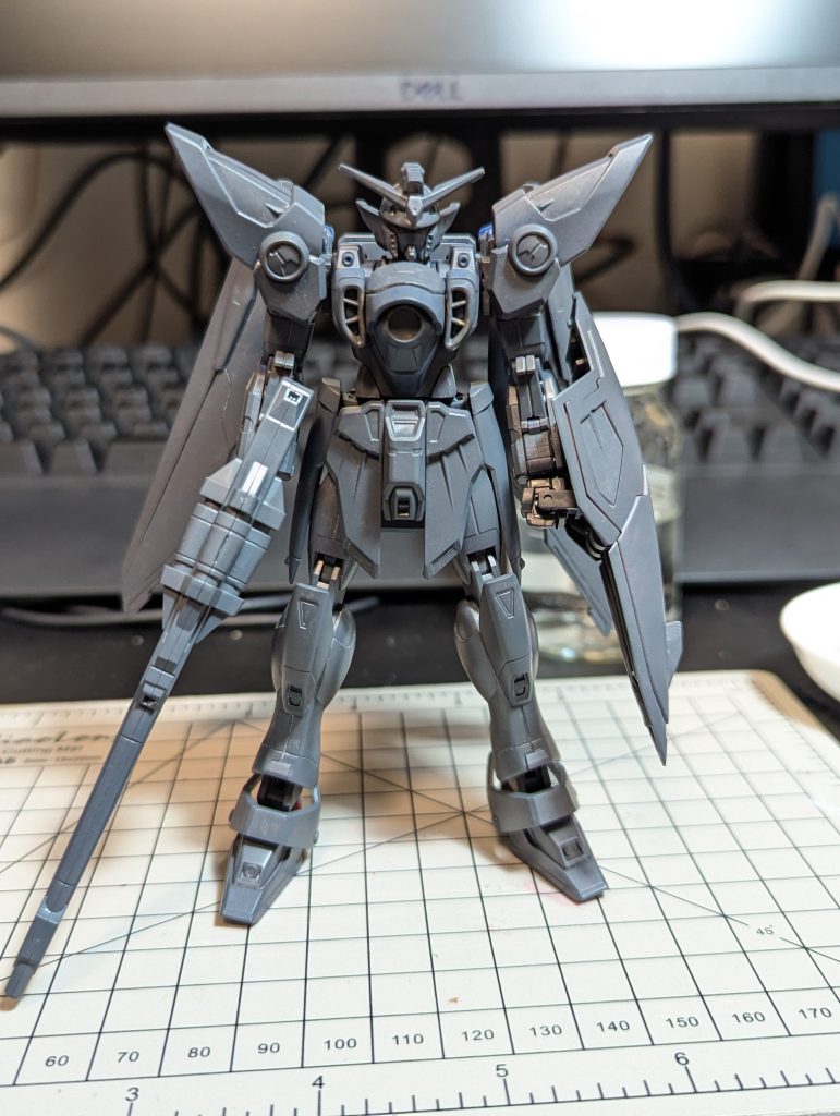 いつもは筆でサフ塗りしていて、今回も途中までそうしていたのですが、HJ12月号を読みまして。これはサフ塗りに有効だ！と思ってキャンドゥでファンデ用のスポンジを買ってきました。少々厚化粧な気もしますが…圧倒的速さでキレイに仕上がる…個人的には画期的な塗装法でした。