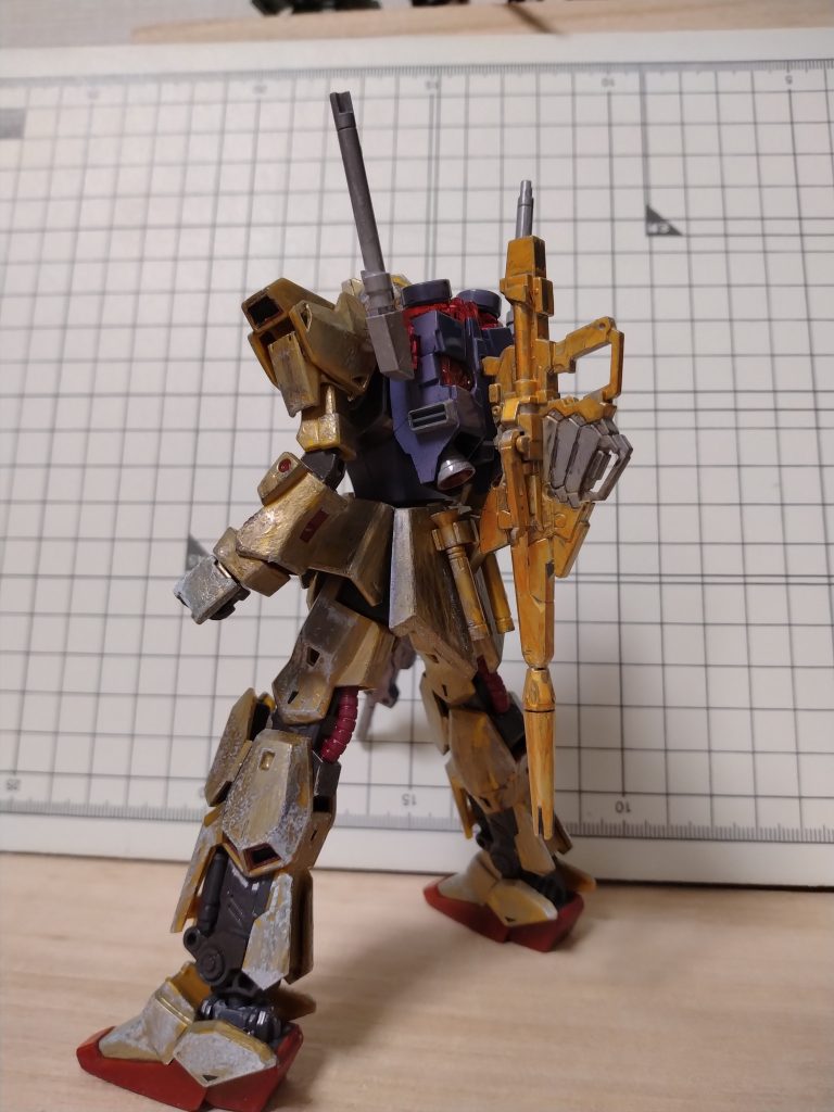 ビームマグナムを装備しているが、強度不足で撃つと腕部はおろか全体の破損に繋がる。