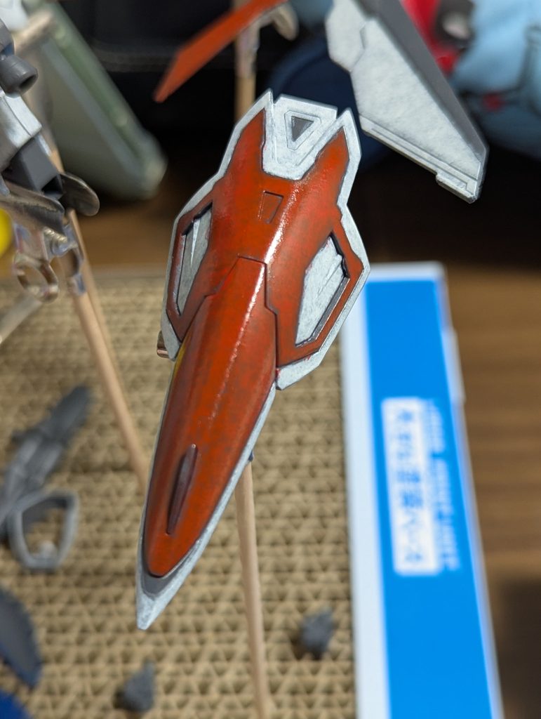 盾や羽根みたいな面積大きいパーツは未だに塗るのが苦手ですが、だいぶ単体で見ても悪くなくなってきたように思えます😌