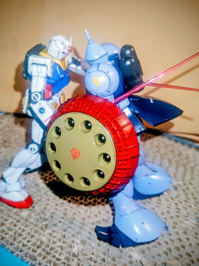 そして、決着がついた瞬間のガンダムとギャンの戦い！😄 