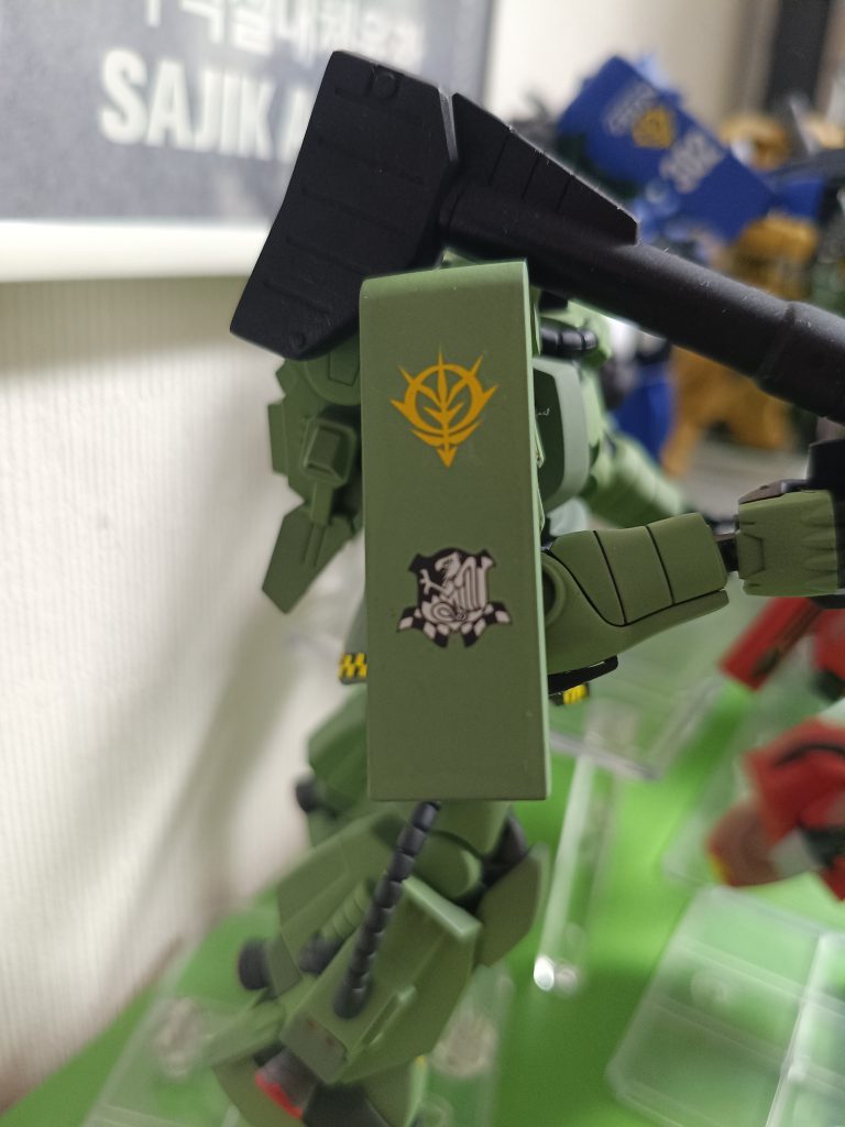 両機共にシールドに本国防衛本隊のグリフォンのデカールを使用