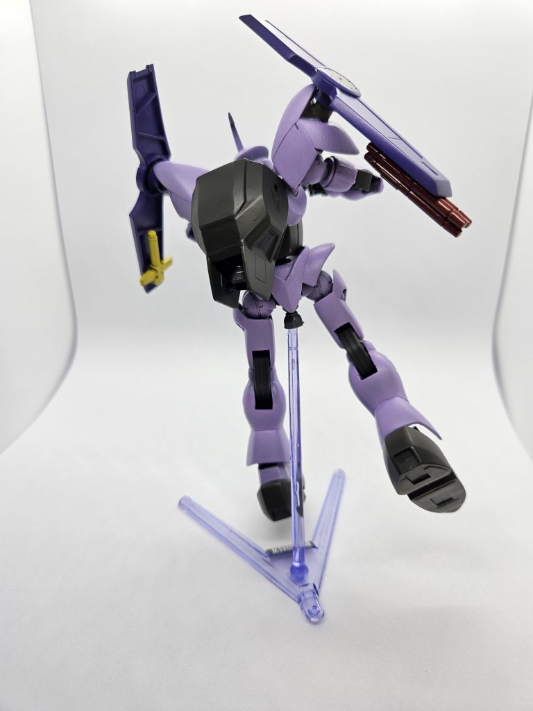 選択式で元々のバックパックもつけられるようにしています。合わせ目処理の他にもバーニアを付けたりして少し手を加えています。