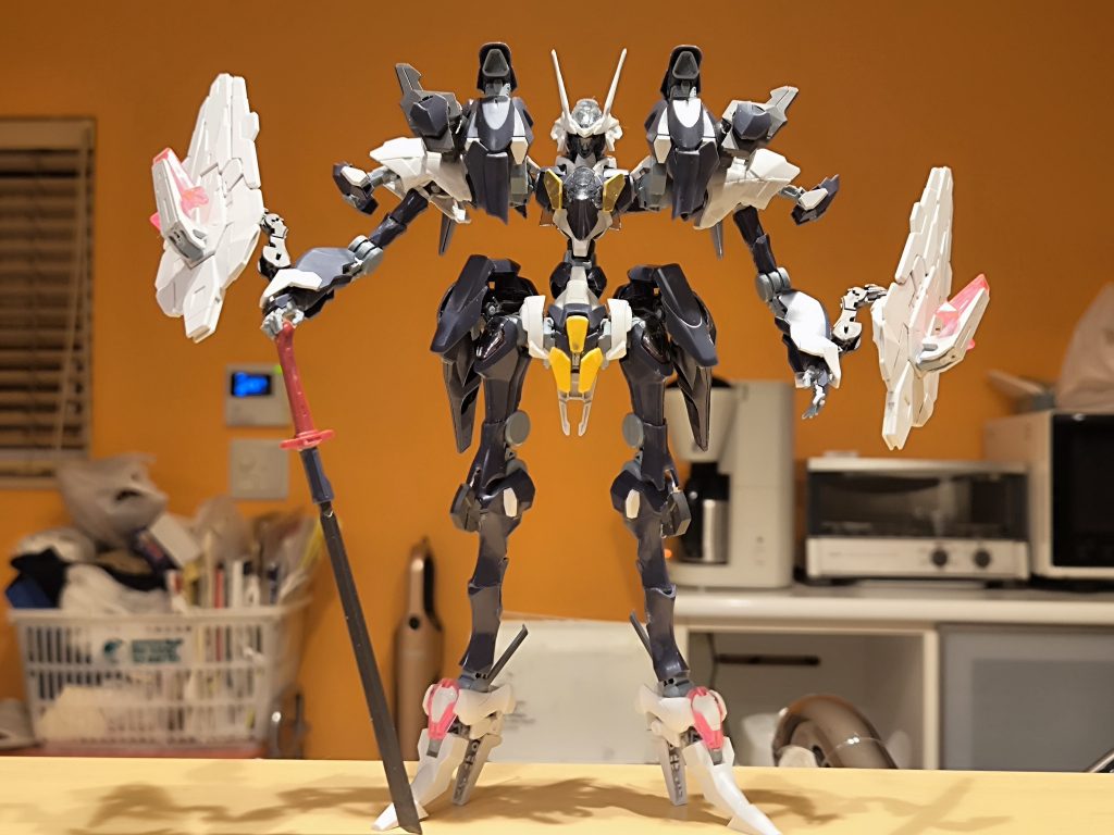 プラ板、パテは使わず、出来るだけ各パーツの形状を残しながら、パズルの様に組み上げました